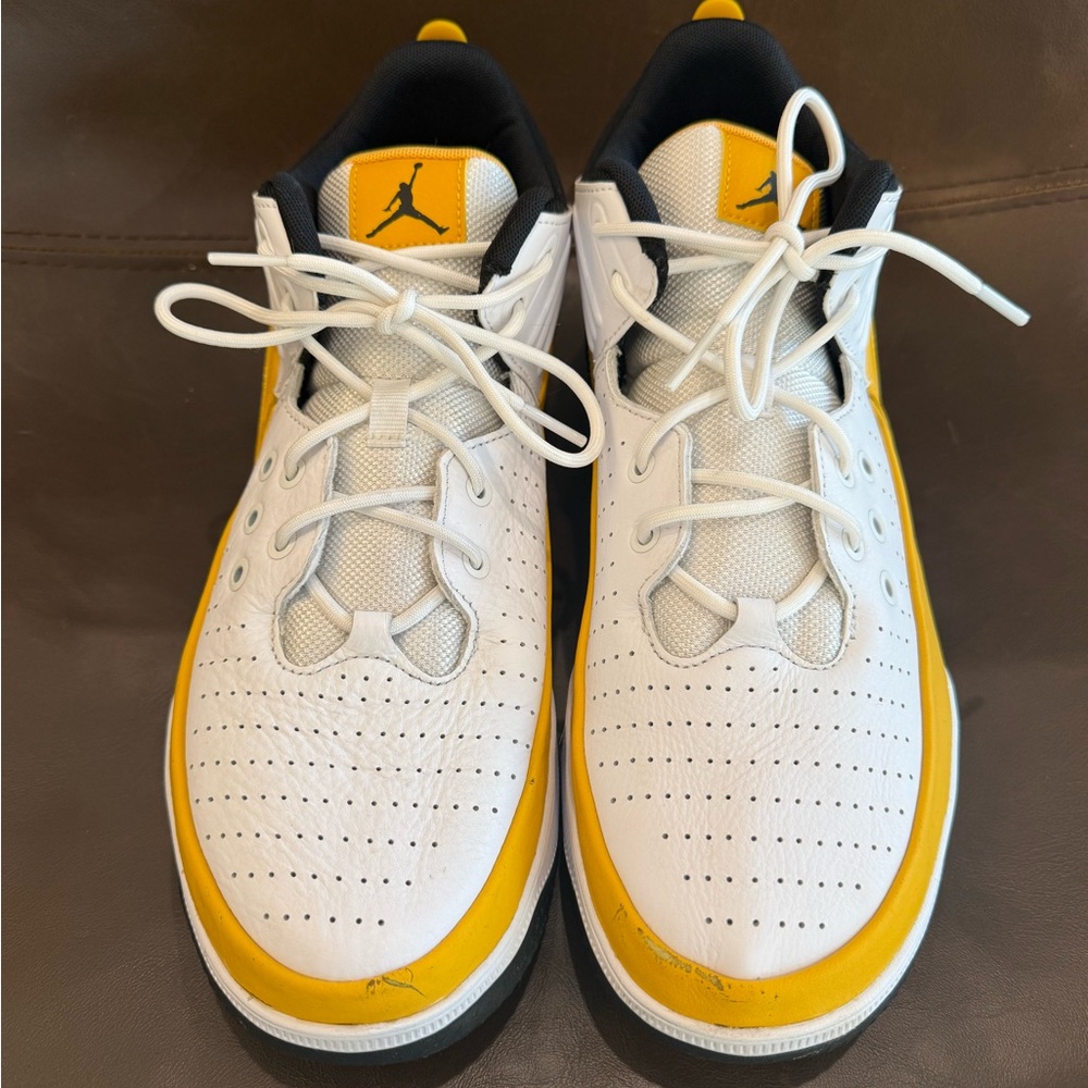 Men’s Nike Air Jordan’s 11 sneakers